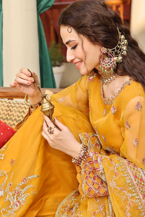 Shoaib Mailk Ties The Knot With Pakistani Actrees Sana Javed Photos - Sakshi9