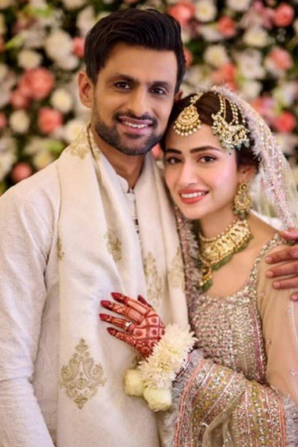 Shoaib Malik Marries Pakistani Actor sana Javed Photos - Sakshi2