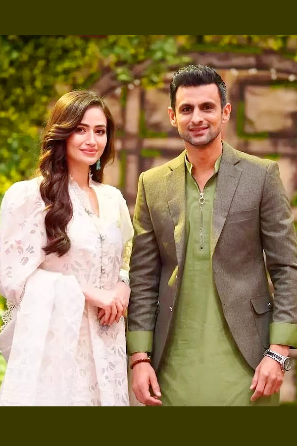 Shoaib Malik Marries Pakistani Actor sana Javed Photos - Sakshi4