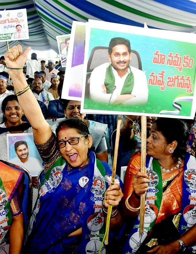 Huge Crowd Attend At YSR Pension Kanuka Program At Kakinada - Sakshi21