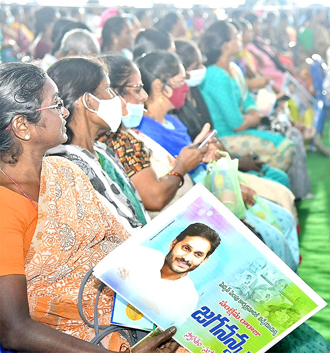 Huge Crowd Attend At YSR Pension Kanuka Program At Kakinada - Sakshi14