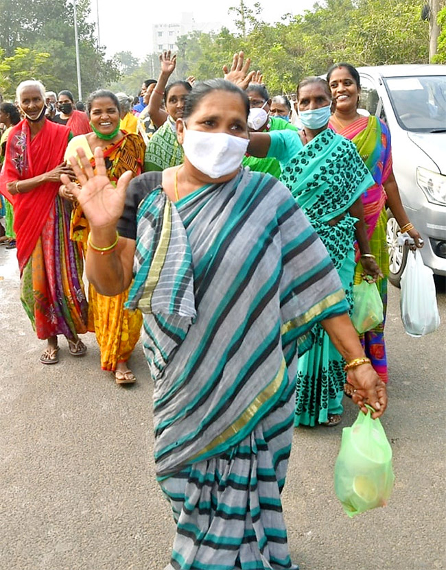 Huge Crowd Attend At YSR Pension Kanuka Program At Kakinada - Sakshi19