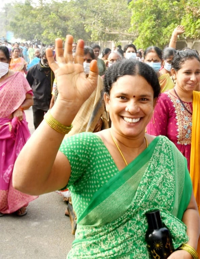 Huge Crowd Attend At YSR Pension Kanuka Program At Kakinada - Sakshi20