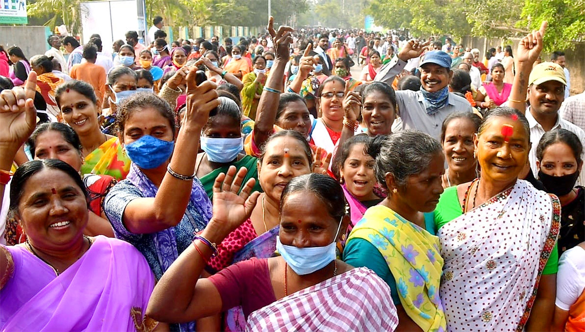 Huge Crowd Attend At YSR Pension Kanuka Program At Kakinada - Sakshi3