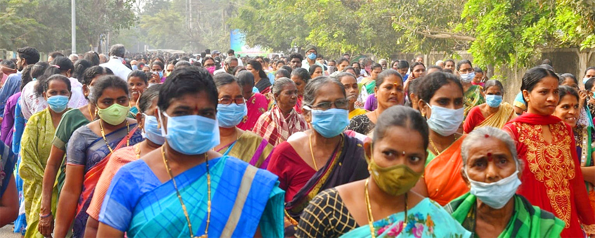 Huge Crowd Attend At YSR Pension Kanuka Program At Kakinada - Sakshi7