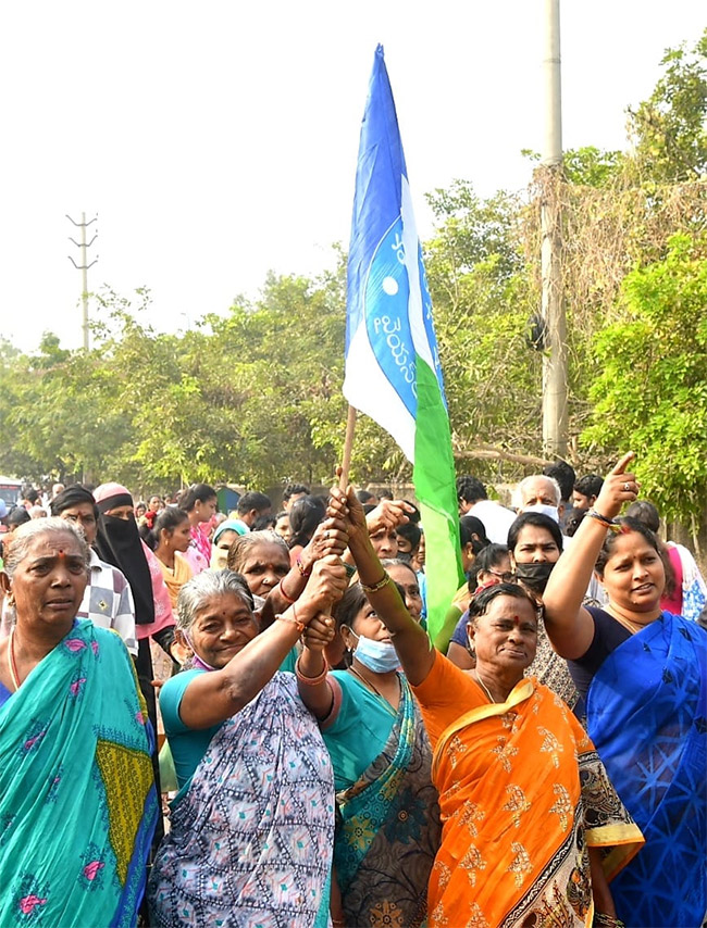 Huge Crowd Attend At YSR Pension Kanuka Program At Kakinada - Sakshi8