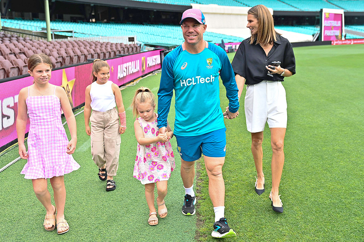 cricketer david warner family photos - Sakshi5