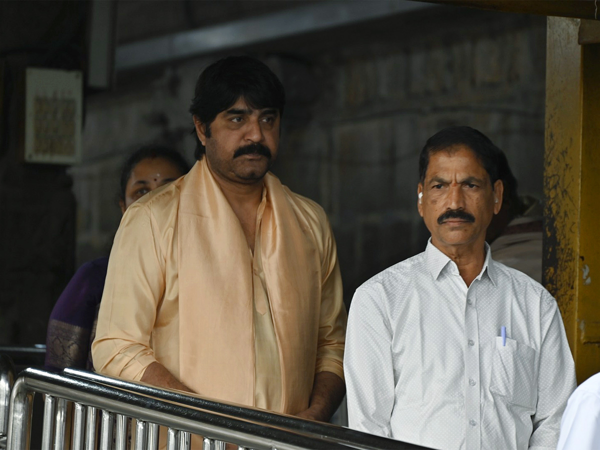 Hero Srikanth With His Family Visits Tirumala Temple Photos - Sakshi2