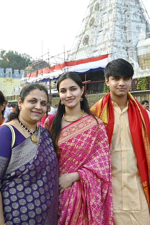 Hero Srikanth With His Family Visits Tirumala Temple Photos - Sakshi14