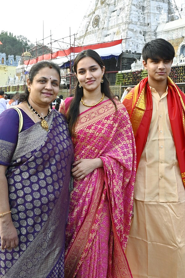 Hero Srikanth With His Family Visits Tirumala Temple Photos - Sakshi15