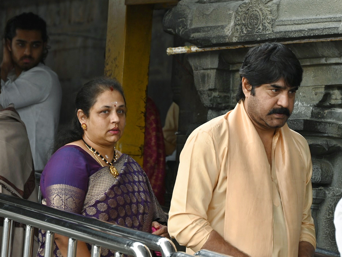 Hero Srikanth With His Family Visits Tirumala Temple Photos - Sakshi4