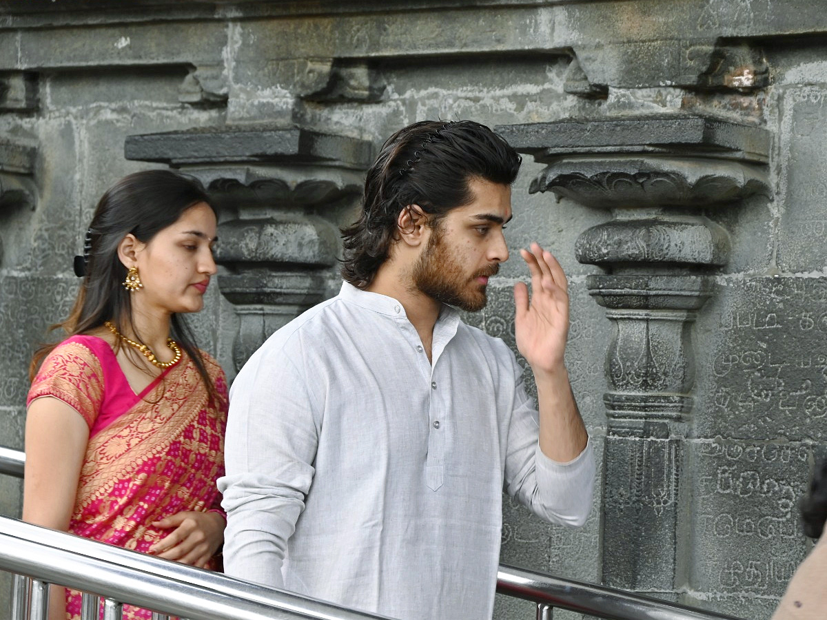 Hero Srikanth With His Family Visits Tirumala Temple Photos - Sakshi6