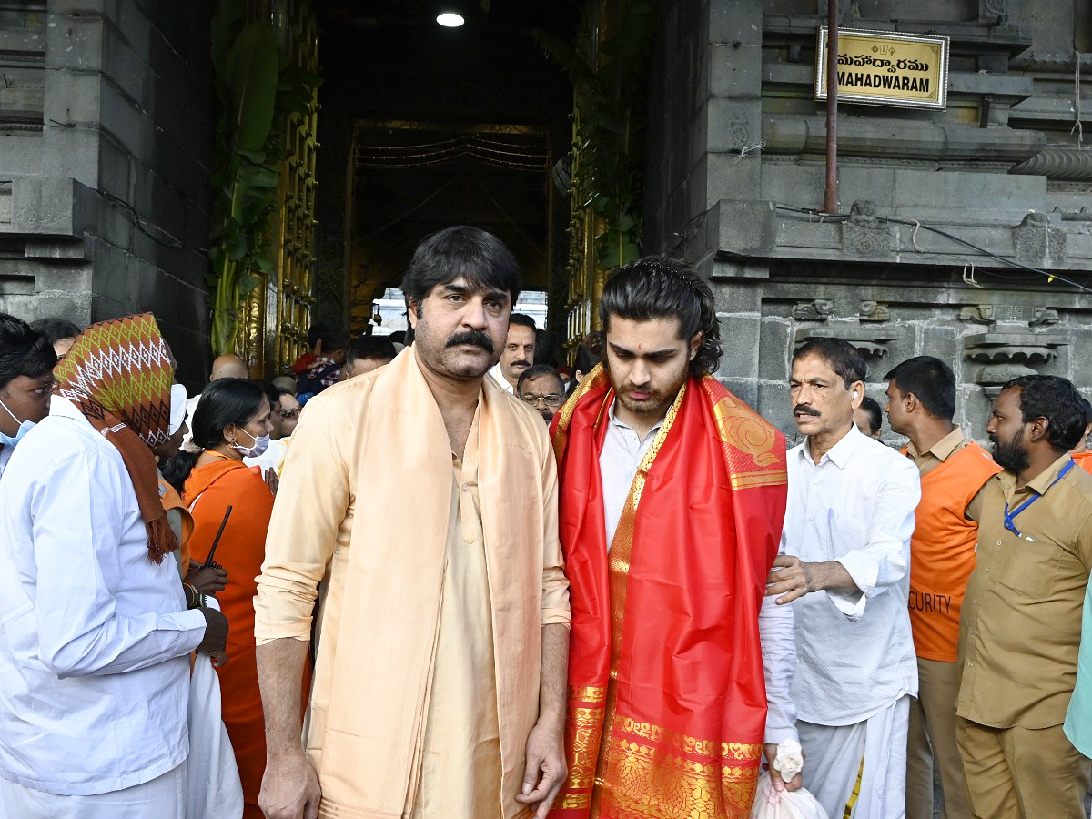 Hero Srikanth With His Family Visits Tirumala Temple Photos - Sakshi8