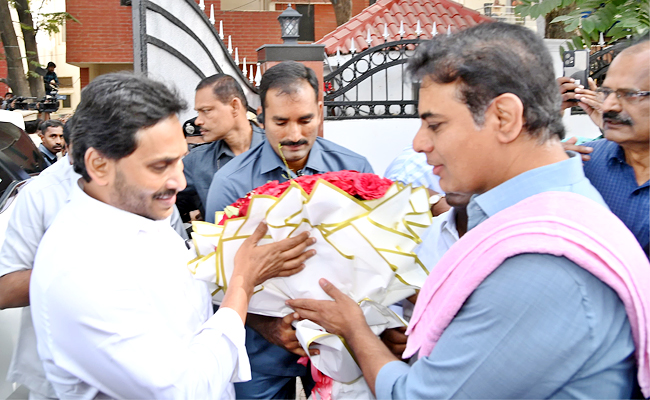 AP CM YS Jagan Meets BRS Chief KCR At Hyderabad - Sakshi8