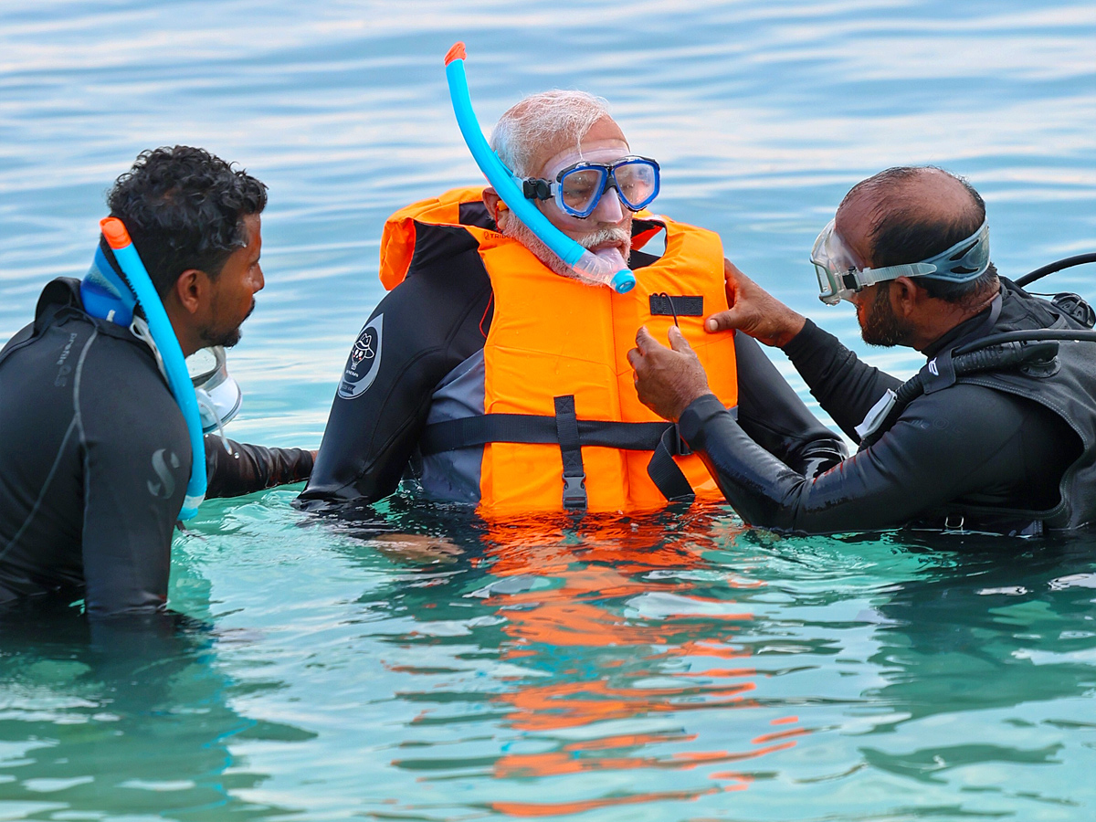 PM Narendra Modi snorkelling adventure morning walks on Lakshadweep beaches Photos - Sakshi2