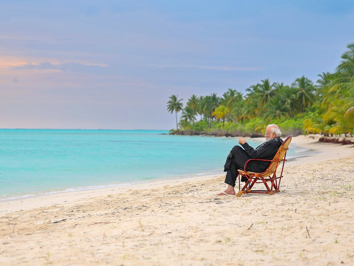 PM Narendra Modi snorkelling adventure morning walks on Lakshadweep beaches Photos - Sakshi7