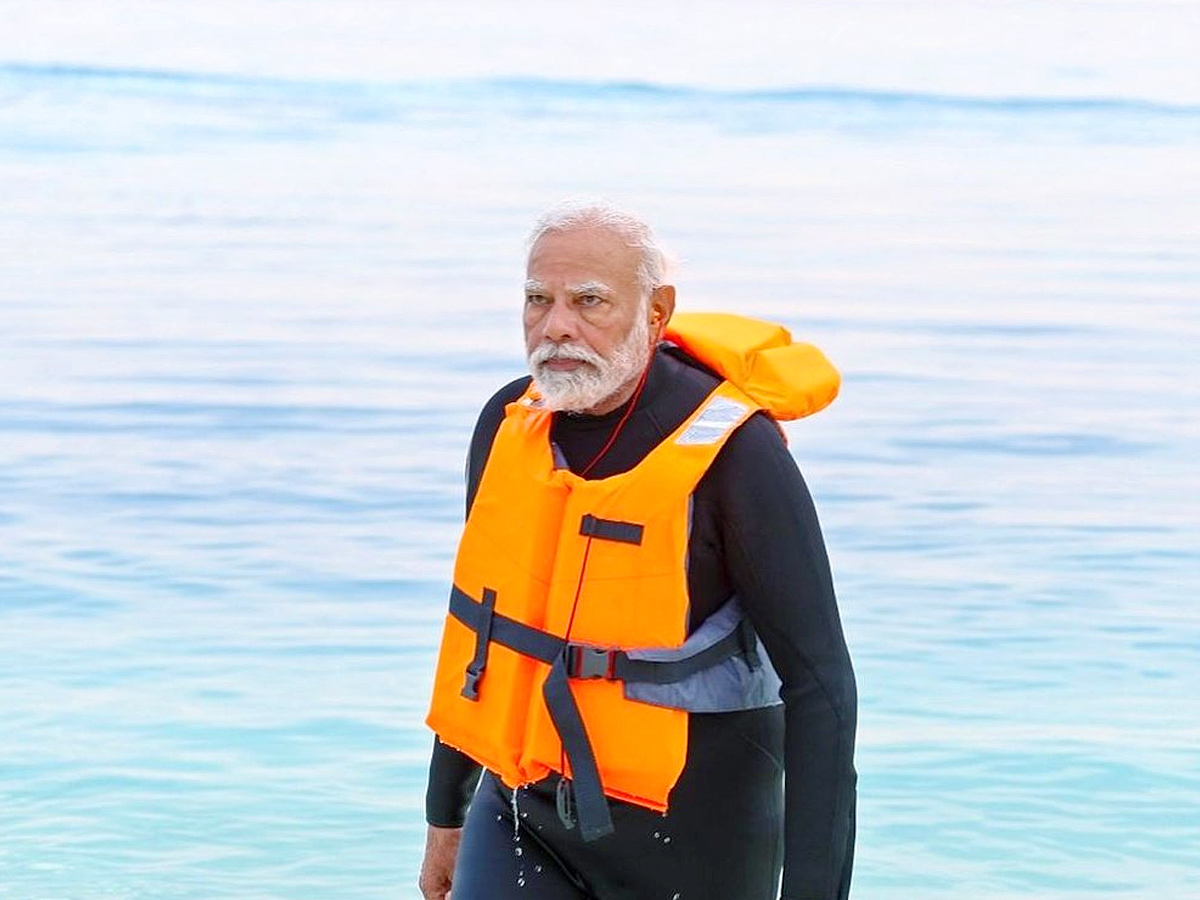 PM Narendra Modi snorkelling adventure morning walks on Lakshadweep beaches Photos - Sakshi9