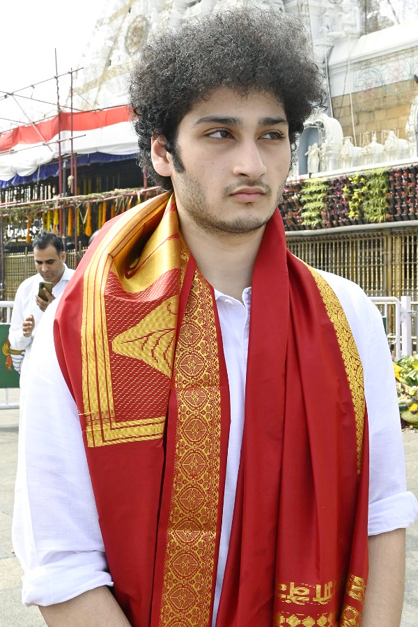 SuperStar Krishna Grand Son Jaya Krishna Visited Tirumala Temple Photos - Sakshi4