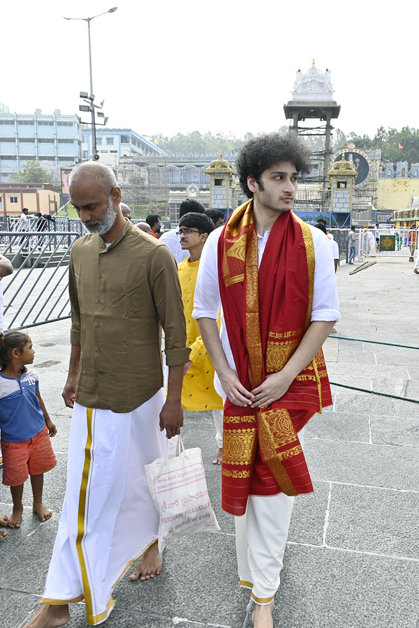 SuperStar Krishna Grand Son Jaya Krishna Visited Tirumala Temple Photos - Sakshi9