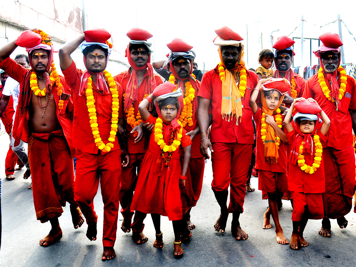 Devotees to end Bhavani Deeksha today at Indrakeeladri in Vijayawada - Sakshi19