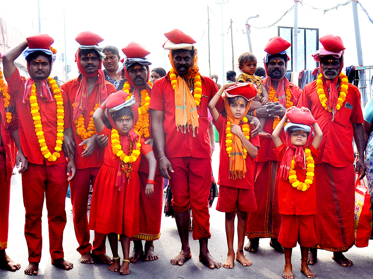 Devotees to end Bhavani Deeksha today at Indrakeeladri in Vijayawada - Sakshi20