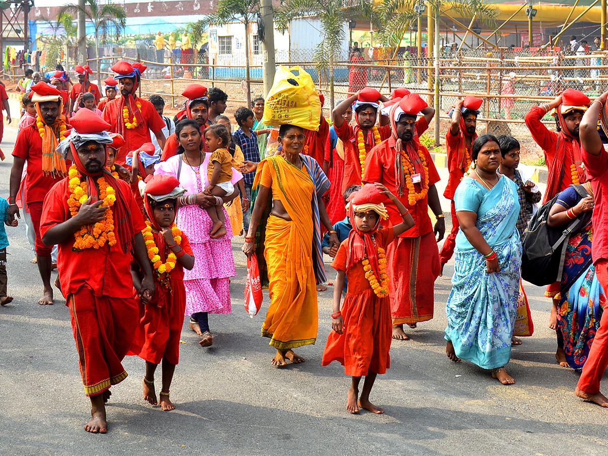 Devotees to end Bhavani Deeksha today at Indrakeeladri in Vijayawada - Sakshi21