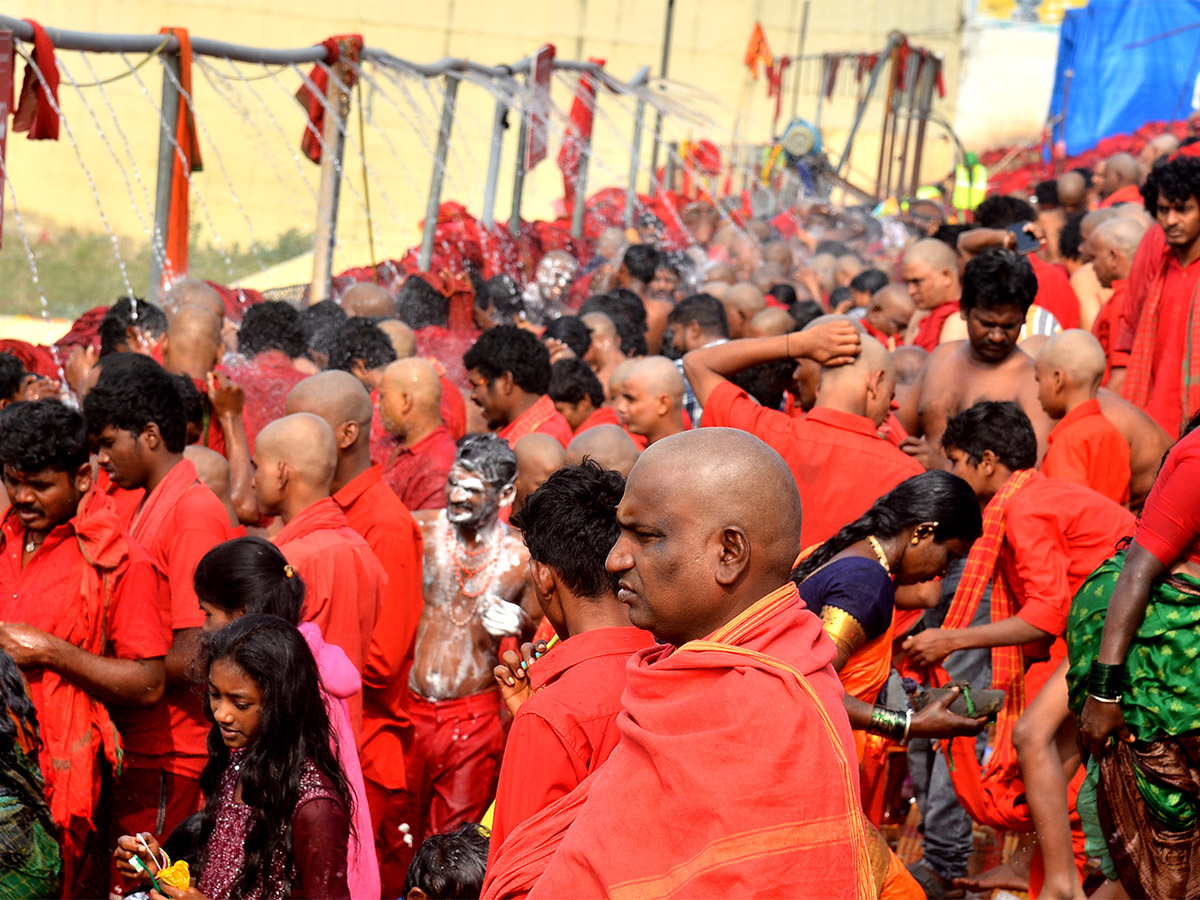 Devotees to end Bhavani Deeksha today at Indrakeeladri in Vijayawada - Sakshi11