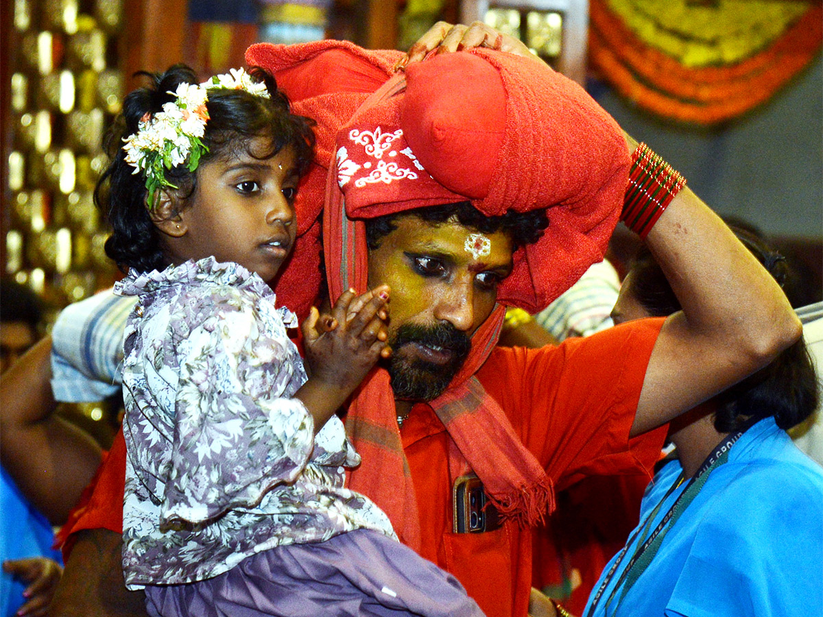 Devotees to end Bhavani Deeksha today at Indrakeeladri in Vijayawada - Sakshi31