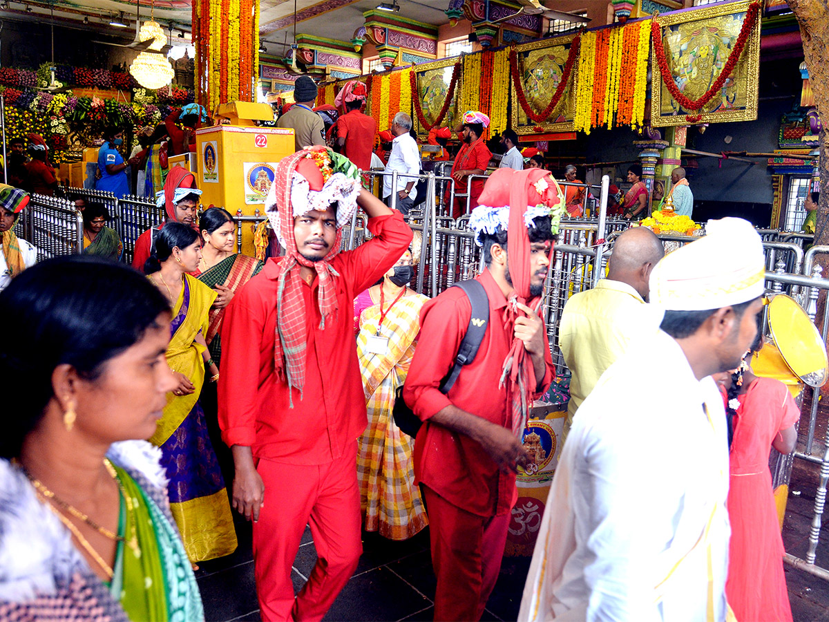 Devotees to end Bhavani Deeksha today at Indrakeeladri in Vijayawada - Sakshi33