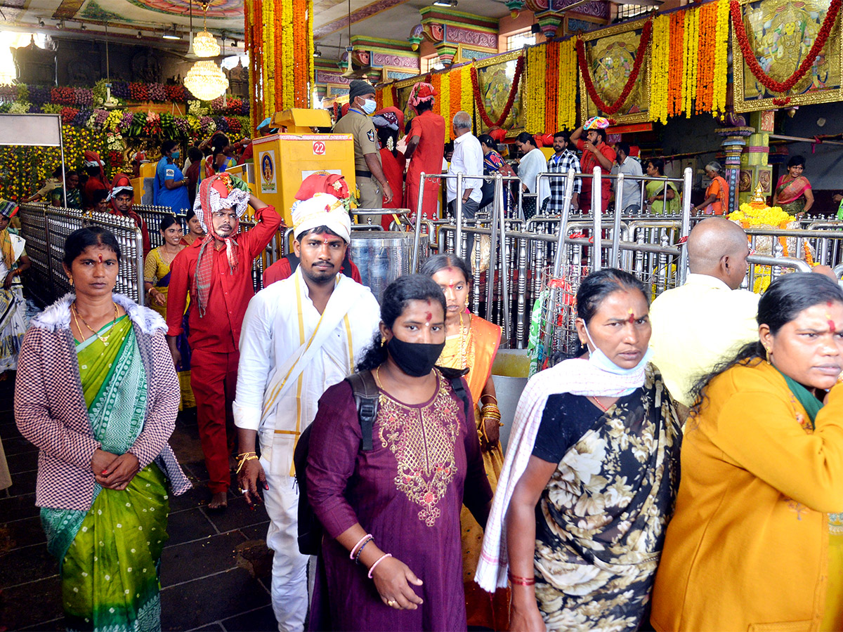 Devotees to end Bhavani Deeksha today at Indrakeeladri in Vijayawada - Sakshi34