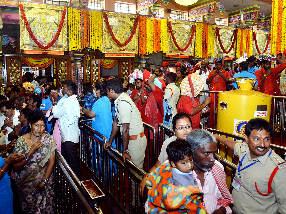 Devotees to end Bhavani Deeksha today at Indrakeeladri in Vijayawada - Sakshi35