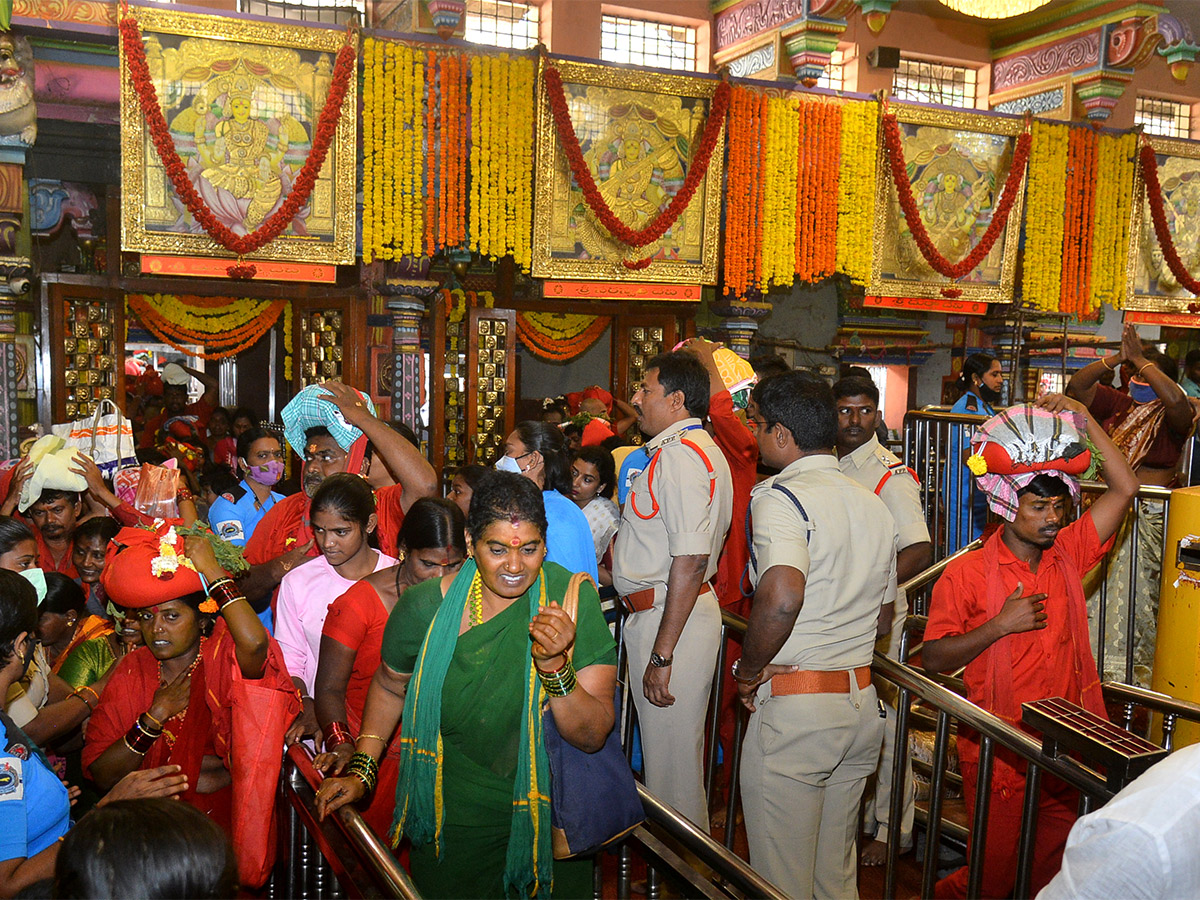 Devotees to end Bhavani Deeksha today at Indrakeeladri in Vijayawada - Sakshi37