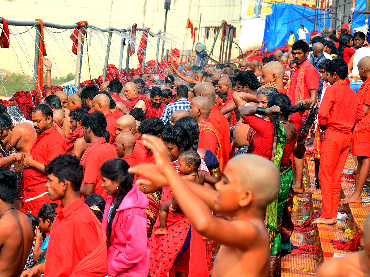 Devotees to end Bhavani Deeksha today at Indrakeeladri in Vijayawada - Sakshi12