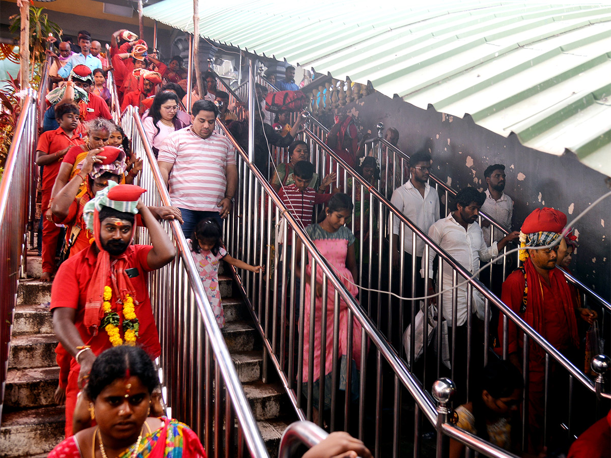 Devotees to end Bhavani Deeksha today at Indrakeeladri in Vijayawada - Sakshi38