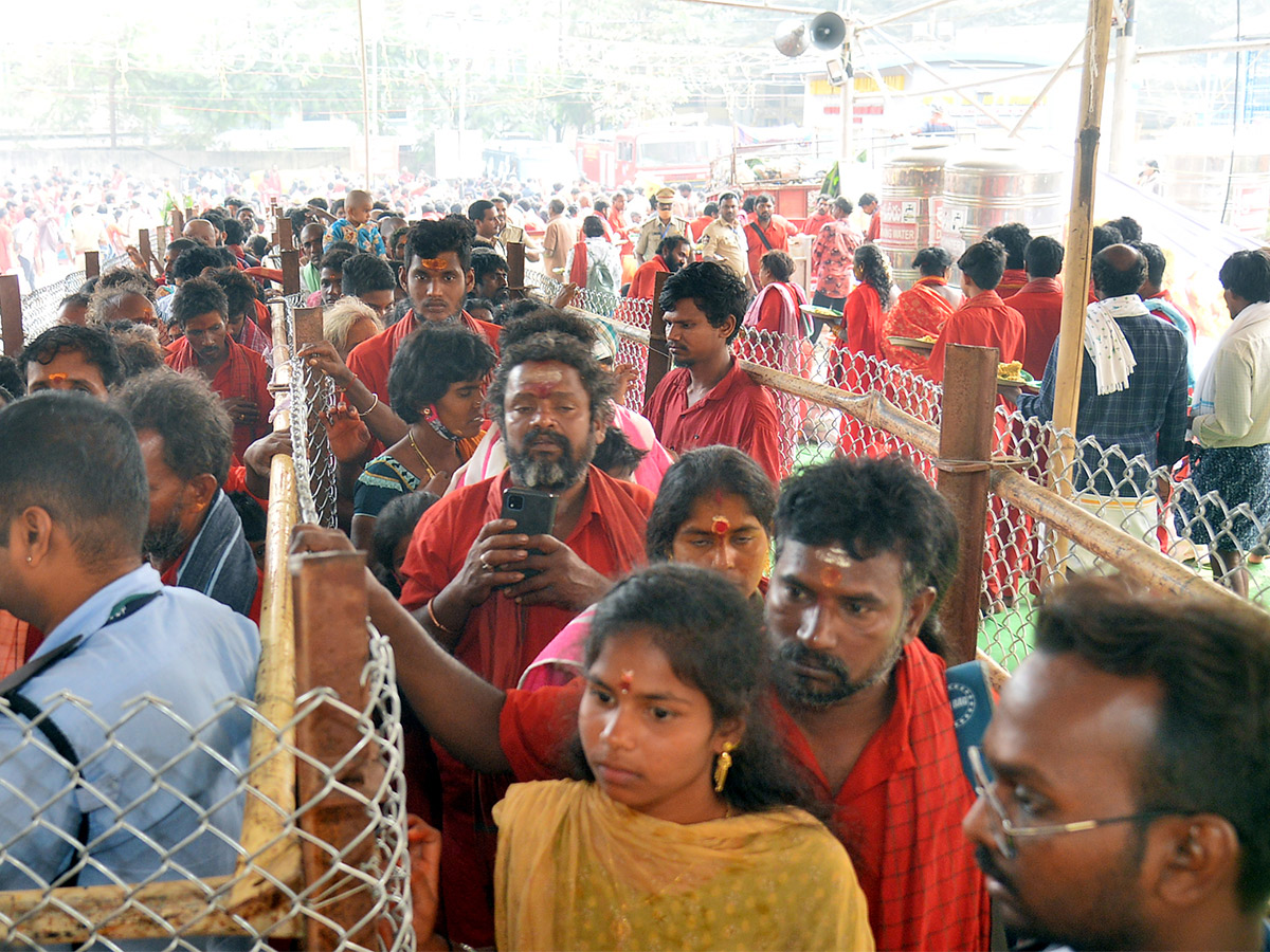 Devotees to end Bhavani Deeksha today at Indrakeeladri in Vijayawada - Sakshi40