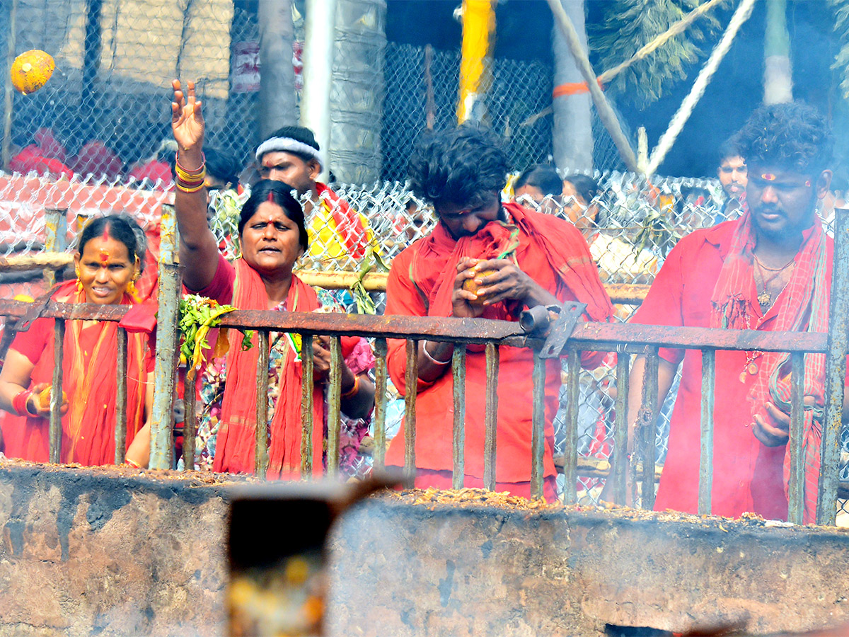 Devotees to end Bhavani Deeksha today at Indrakeeladri in Vijayawada - Sakshi43