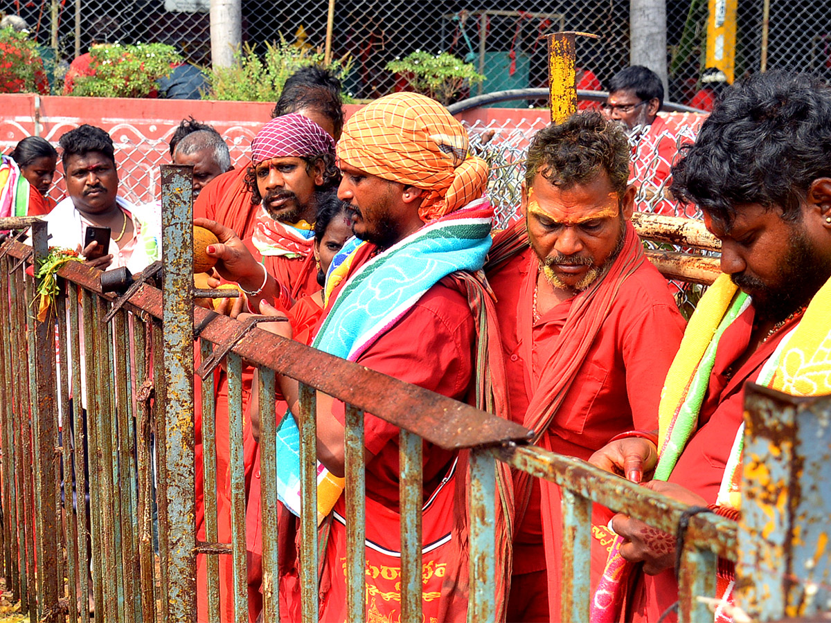 Devotees to end Bhavani Deeksha today at Indrakeeladri in Vijayawada - Sakshi45