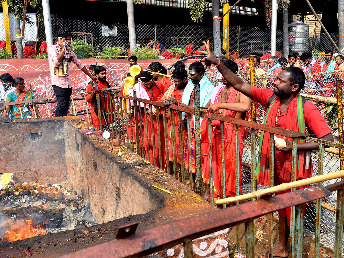 Devotees to end Bhavani Deeksha today at Indrakeeladri in Vijayawada - Sakshi46