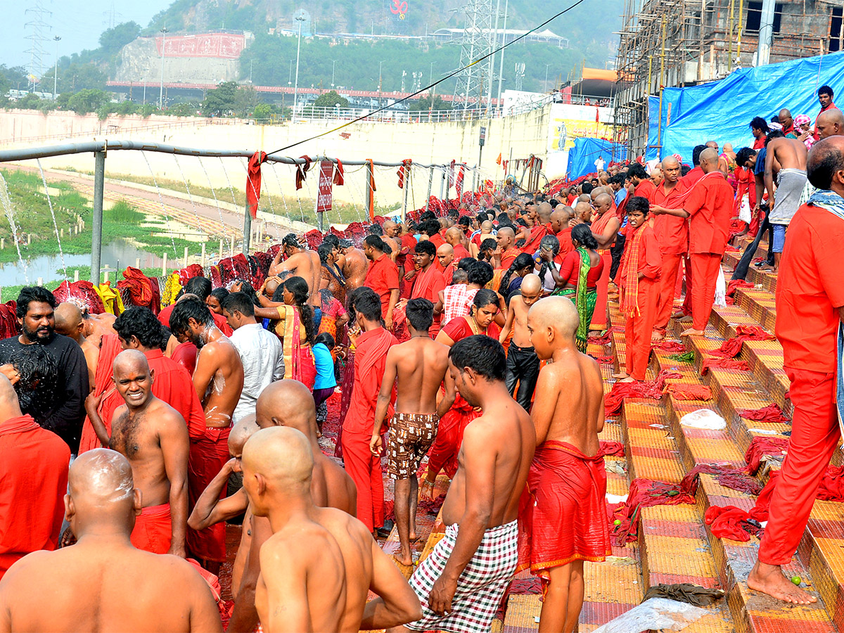 Devotees to end Bhavani Deeksha today at Indrakeeladri in Vijayawada - Sakshi13