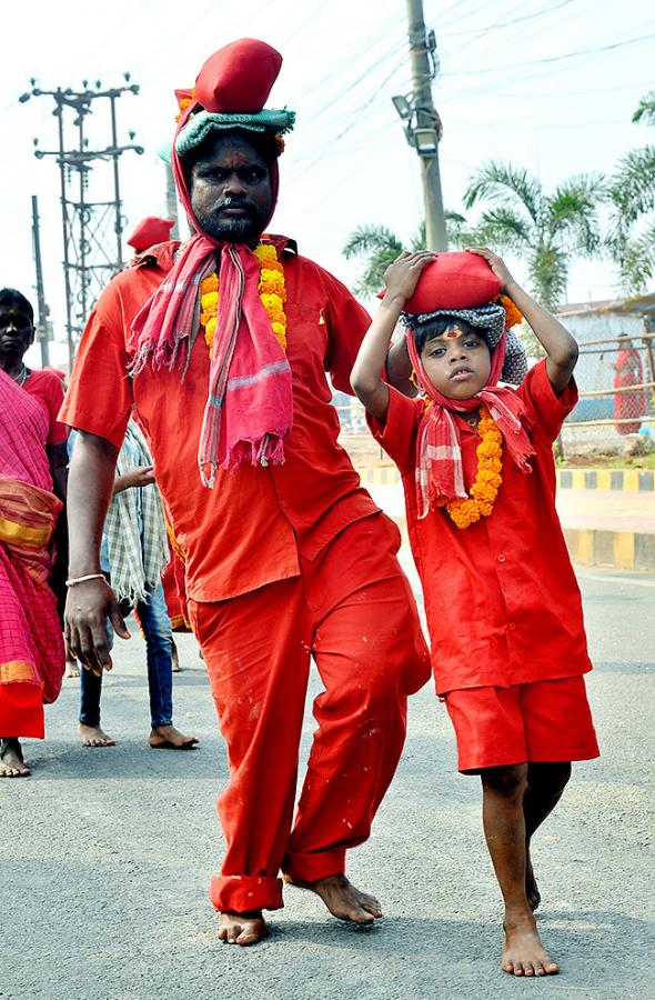 Devotees to end Bhavani Deeksha today at Indrakeeladri in Vijayawada - Sakshi14