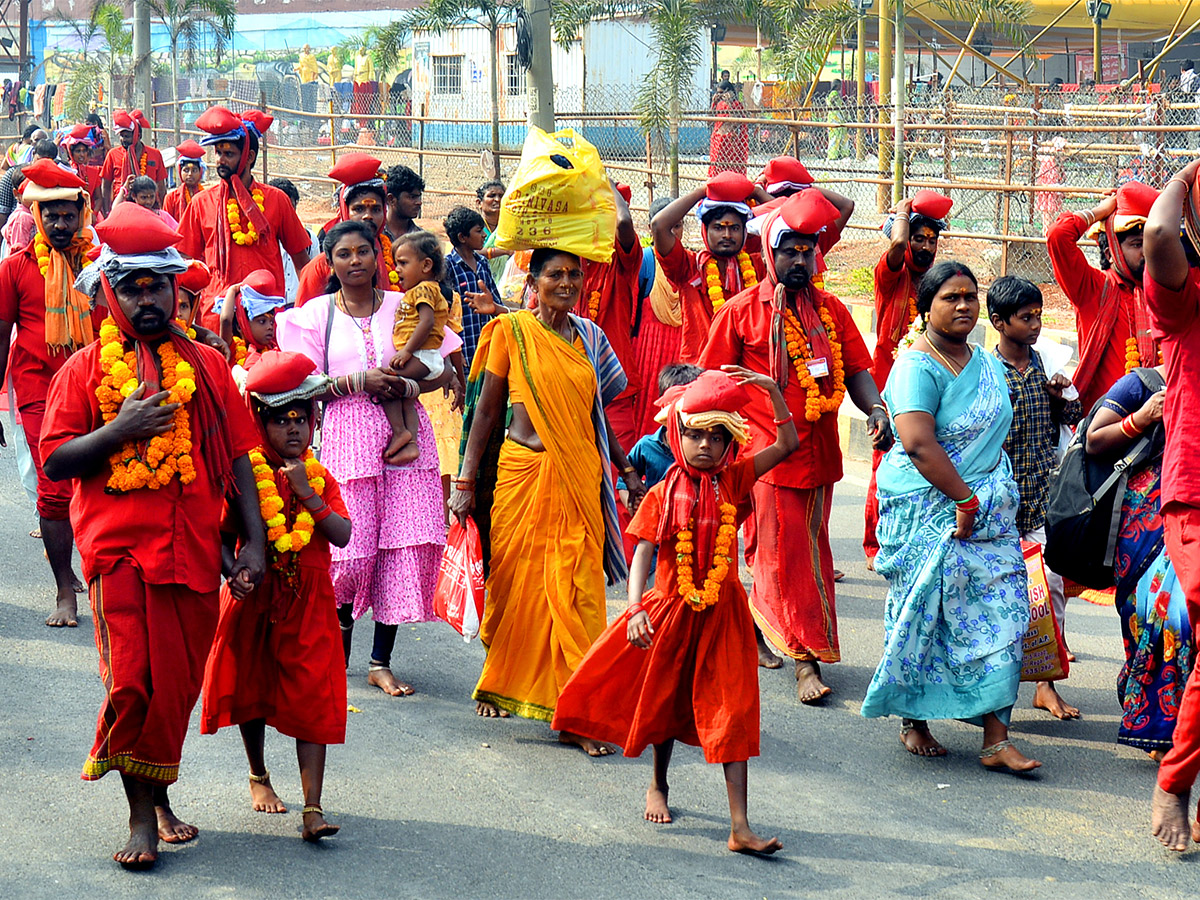 Devotees to end Bhavani Deeksha today at Indrakeeladri in Vijayawada - Sakshi18