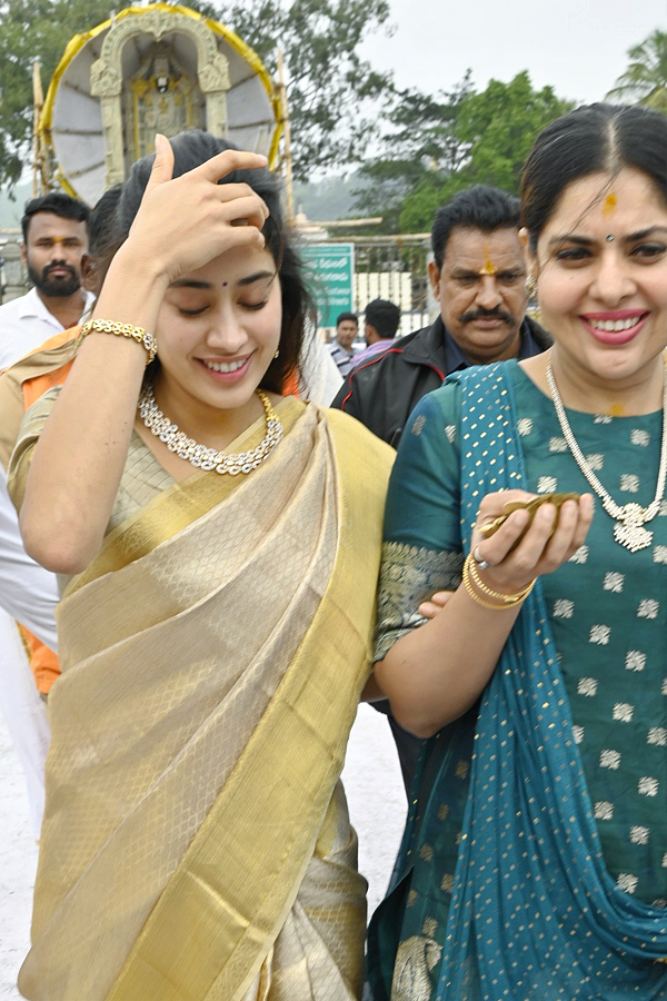 Devara Actress Janhvi Kapoor With Maheswari Visits Tirumala Photos - Sakshi10