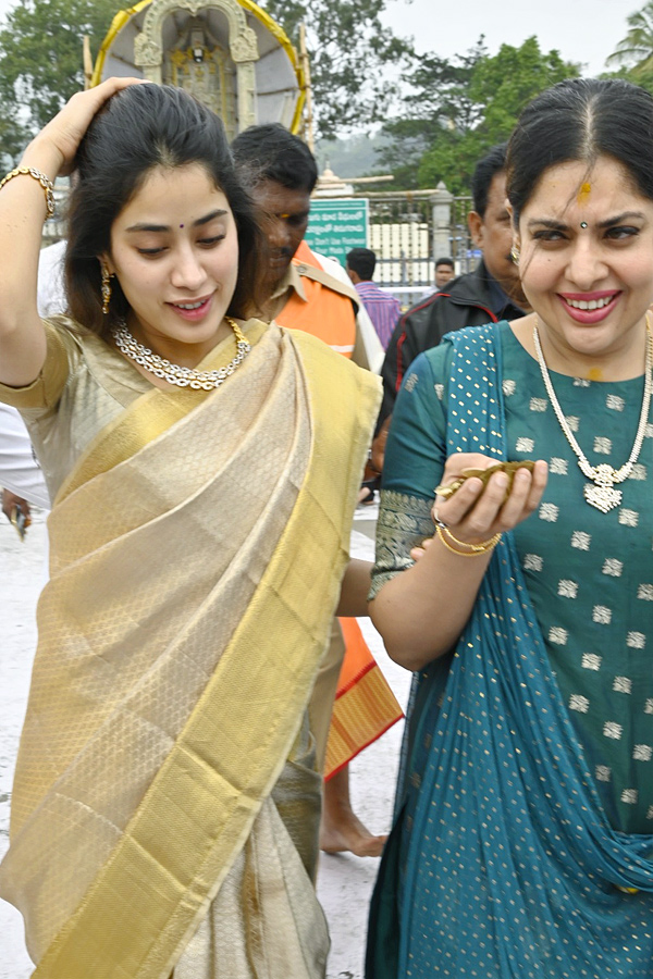 Devara Actress Janhvi Kapoor With Maheswari Visits Tirumala Photos - Sakshi11