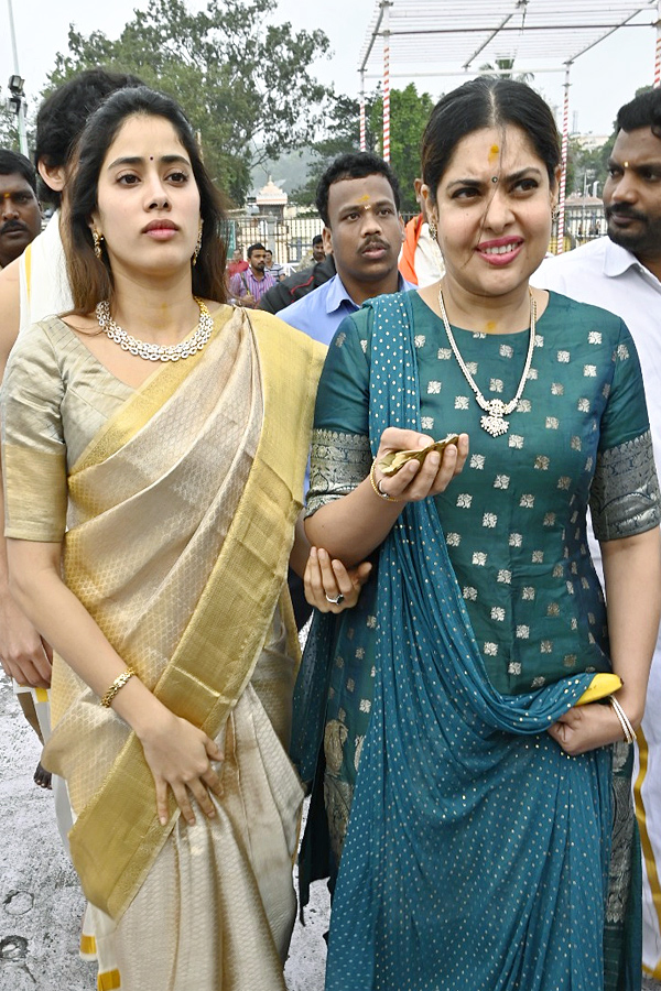 Devara Actress Janhvi Kapoor With Maheswari Visits Tirumala Photos - Sakshi14