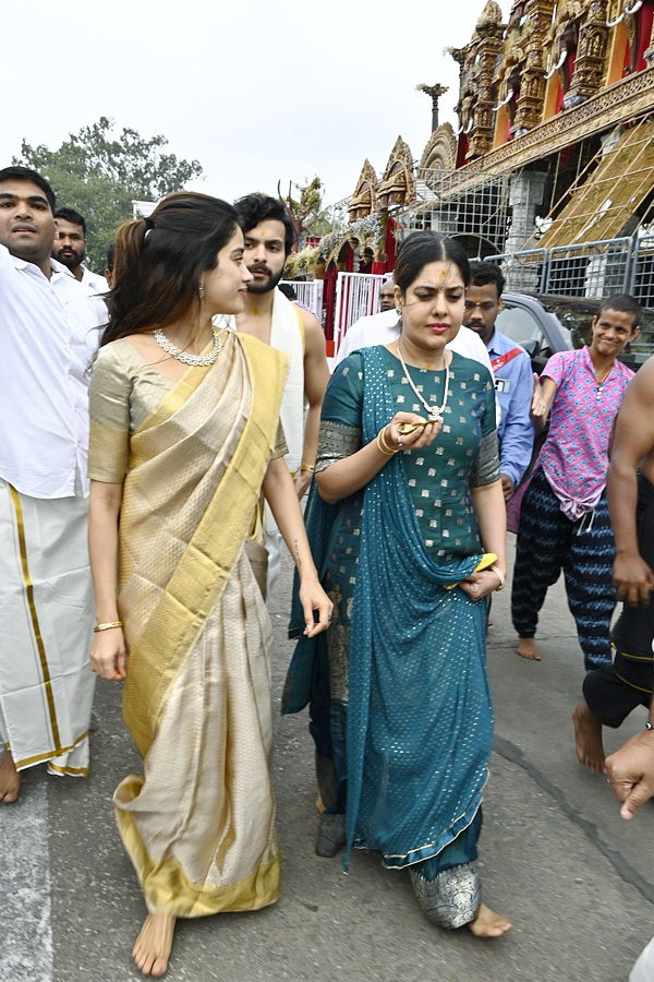 Devara Actress Janhvi Kapoor With Maheswari Visits Tirumala Photos - Sakshi15