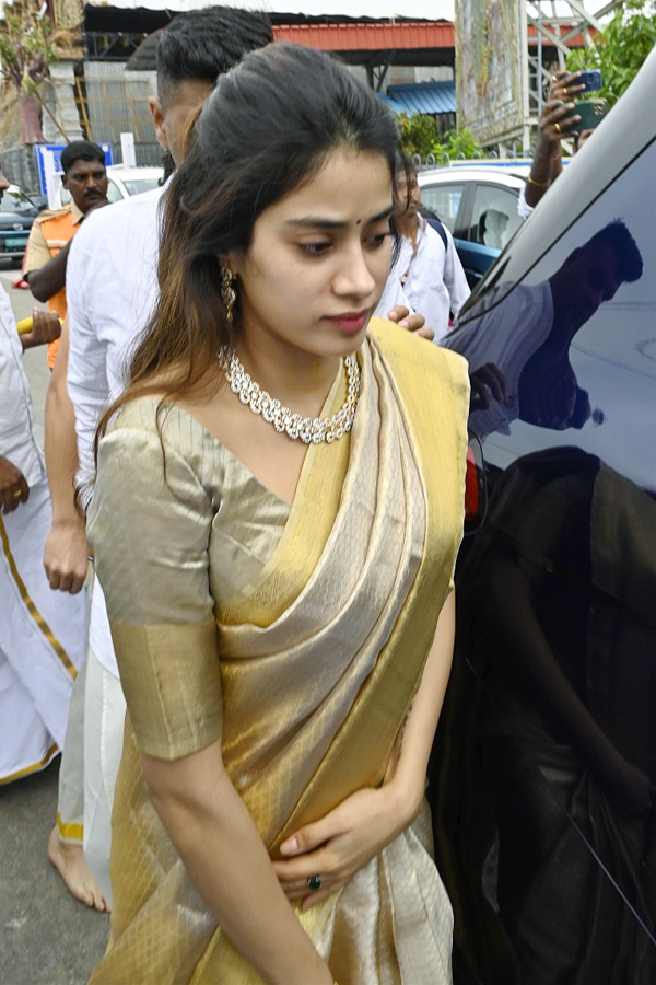 Devara Actress Janhvi Kapoor With Maheswari Visits Tirumala Photos - Sakshi17