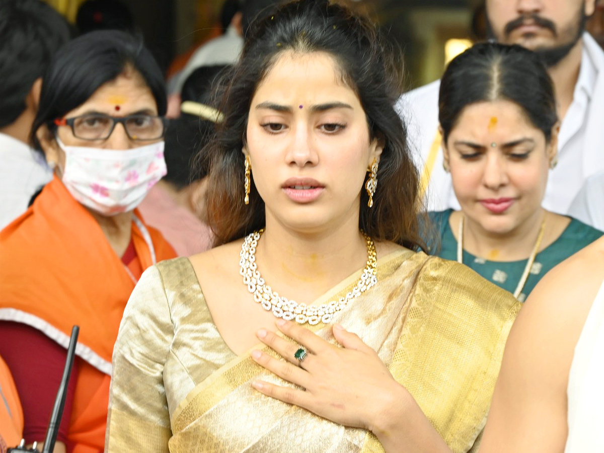 Devara Actress Janhvi Kapoor With Maheswari Visits Tirumala Photos - Sakshi3