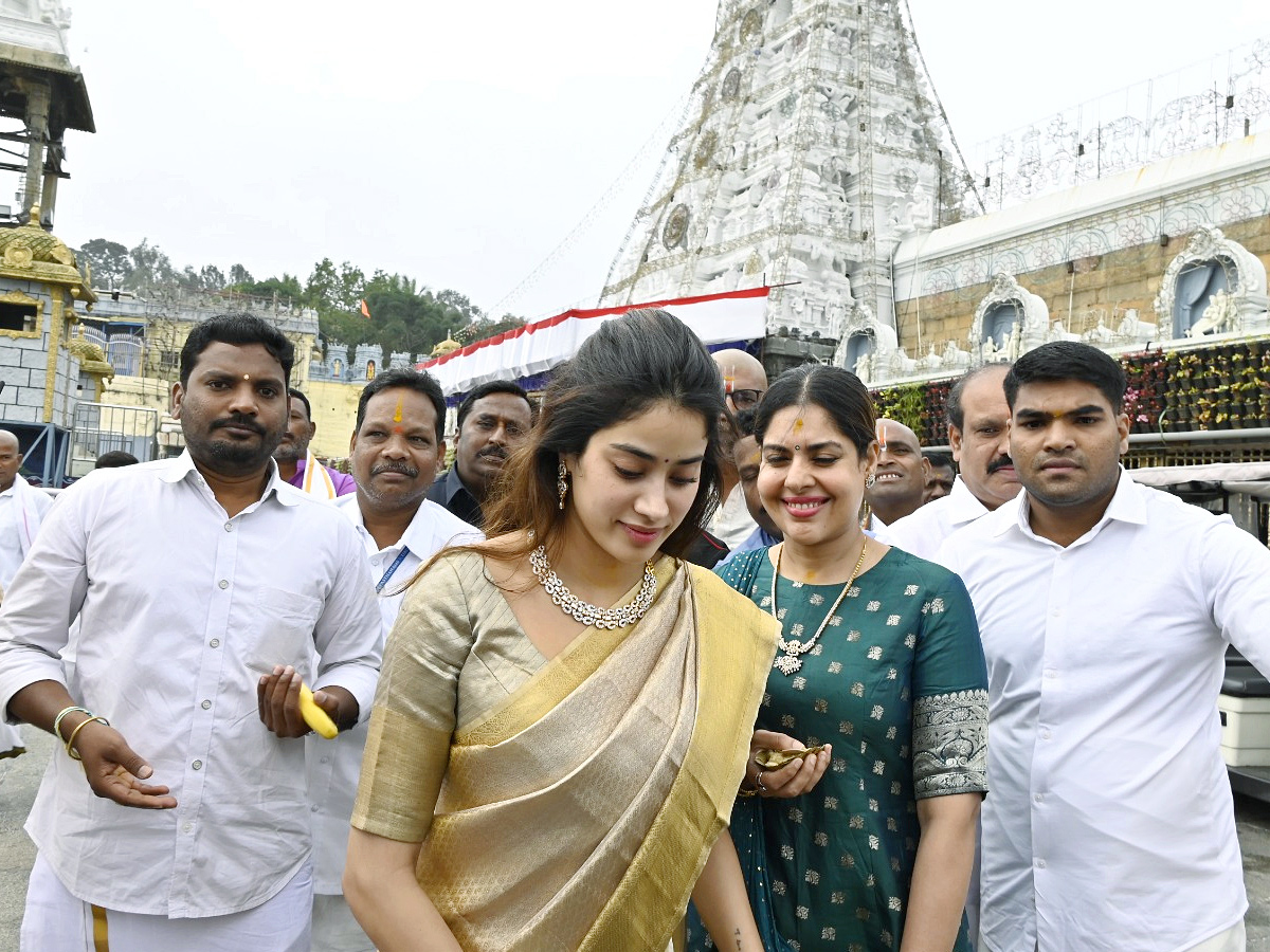 Devara Actress Janhvi Kapoor With Maheswari Visits Tirumala Photos - Sakshi1