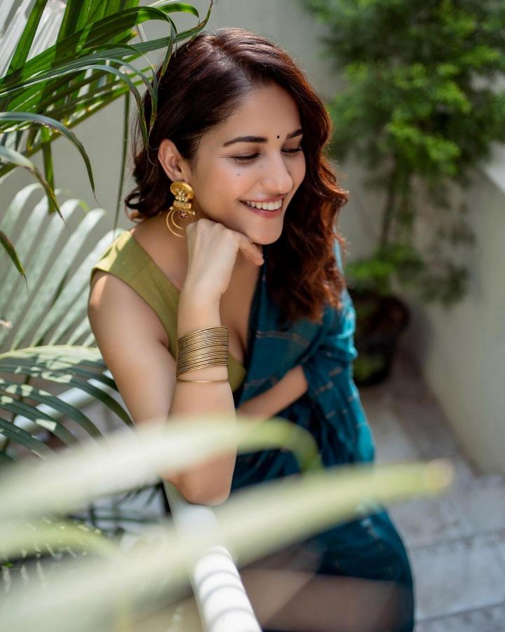 Ruhani Sharma Shines In Saree Attire Photos - Sakshi6