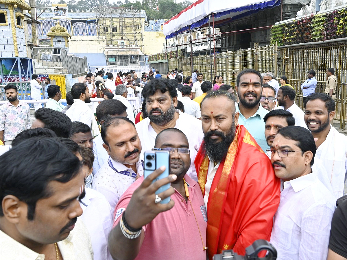 Salaar Movie Villain Ramachandra Raju Visits Tirumala Photos  - Sakshi11